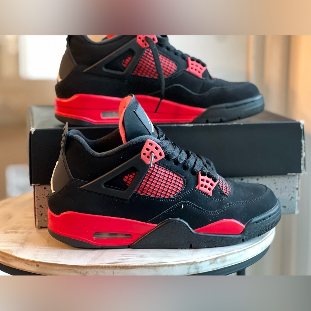 Jordan 4 Red Thunder Size 9.5 VNDS Clean Sneakers
